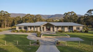 Acreage Home Design Melbourne - 49.8 SQ Residence by DSB BIM Architects